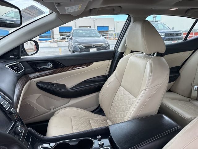 2017 Nissan Maxima Platinum