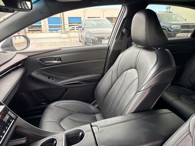 2022 Toyota Avalon Hybrid XLE Plus