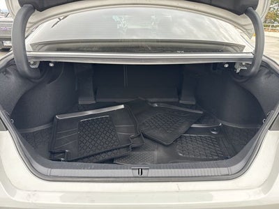 2022 Toyota Avalon Hybrid XLE Plus