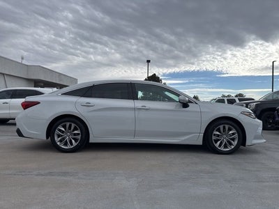 2022 Toyota Avalon Hybrid XLE Plus